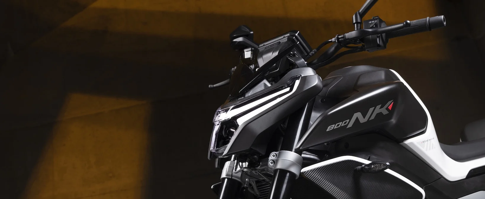 800NK_STATIC_Artistic_Night_WHITE-2-e1731751565647